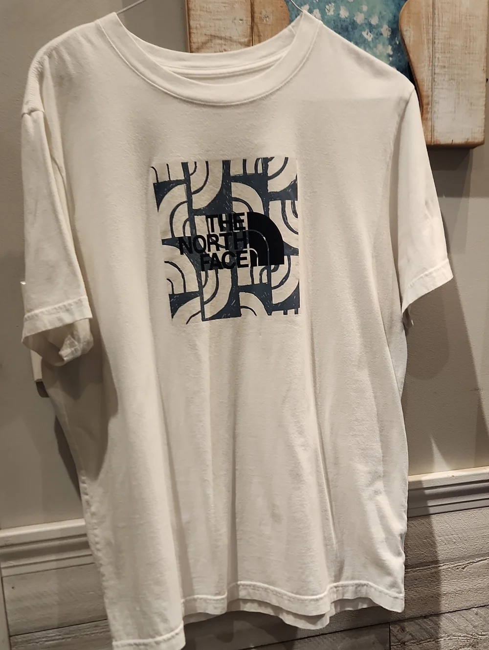 EUC The North Face White Short Sleeve Tee w/Navy Graphic SZ XL